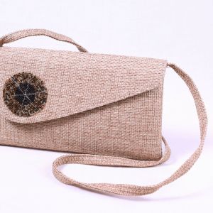 Beige mit Schulterriemen